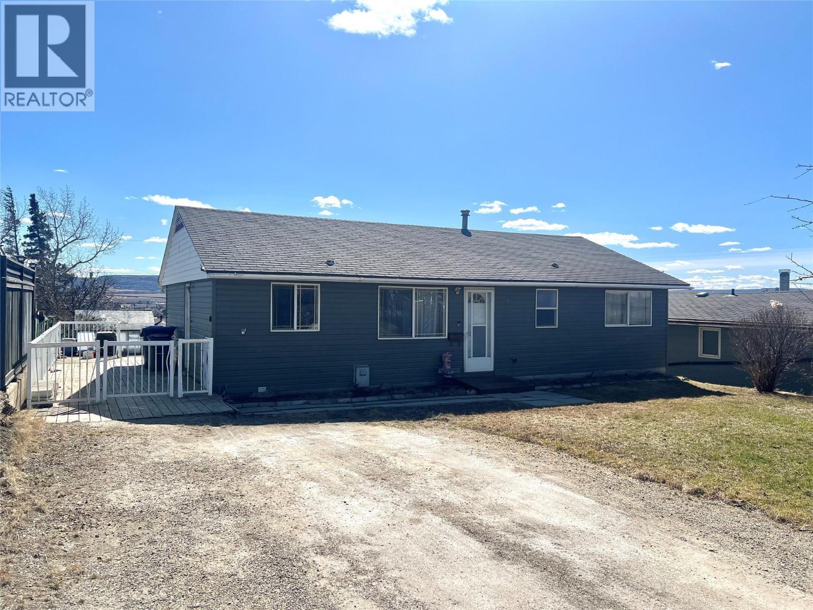 1621 95 Avenue Property Photo 1