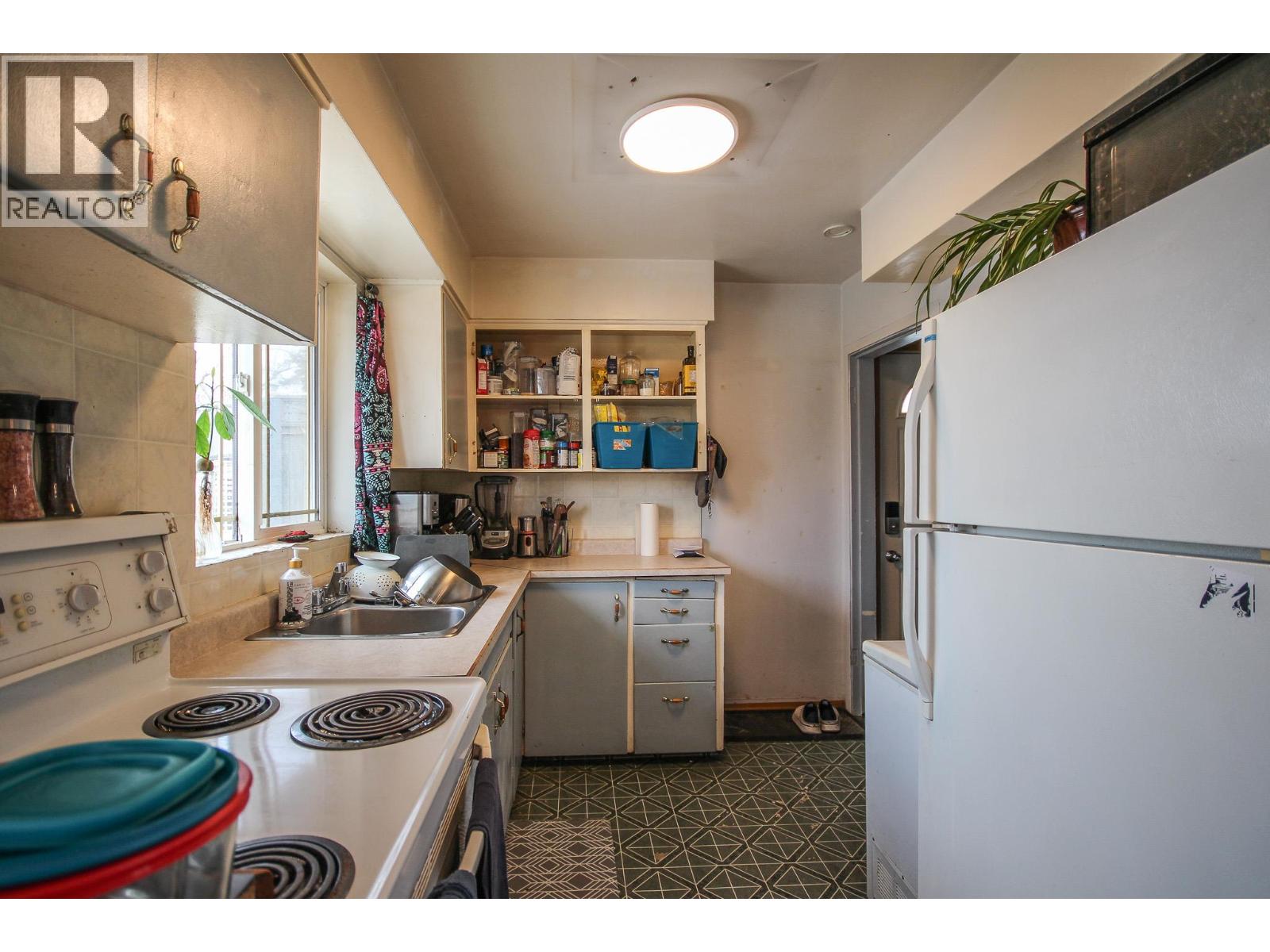 1621 95 Avenue Property Photo 2