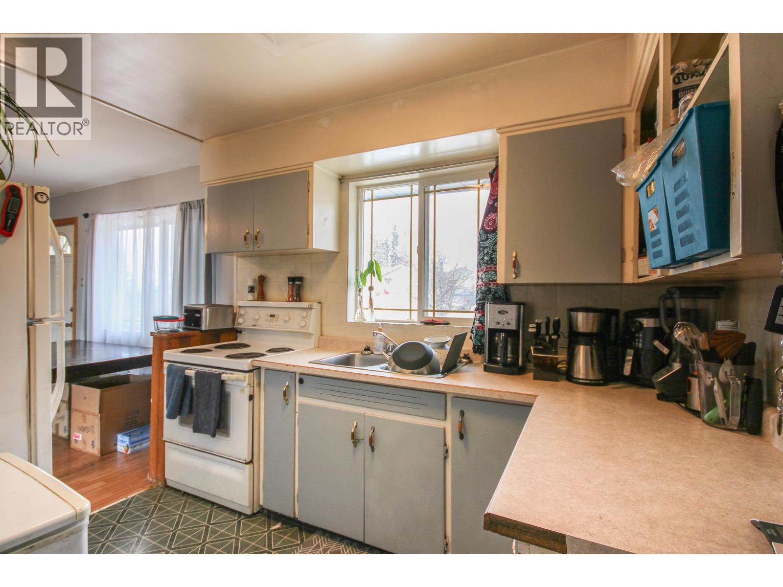 1621 95 Avenue Property Photo 3