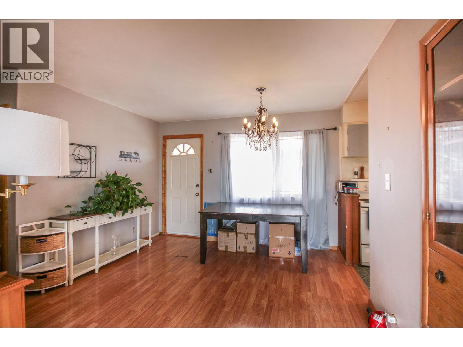 1621 95 Avenue Property Photo 4