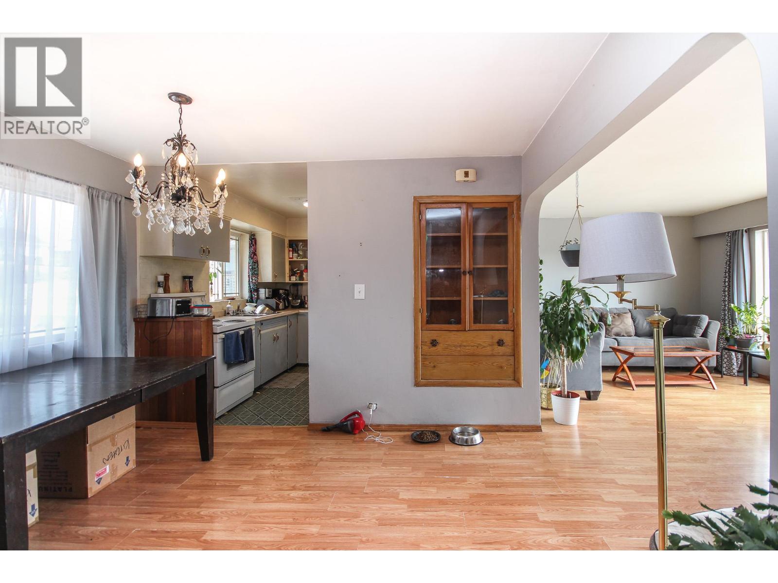 1621 95 Avenue Property Photo 6
