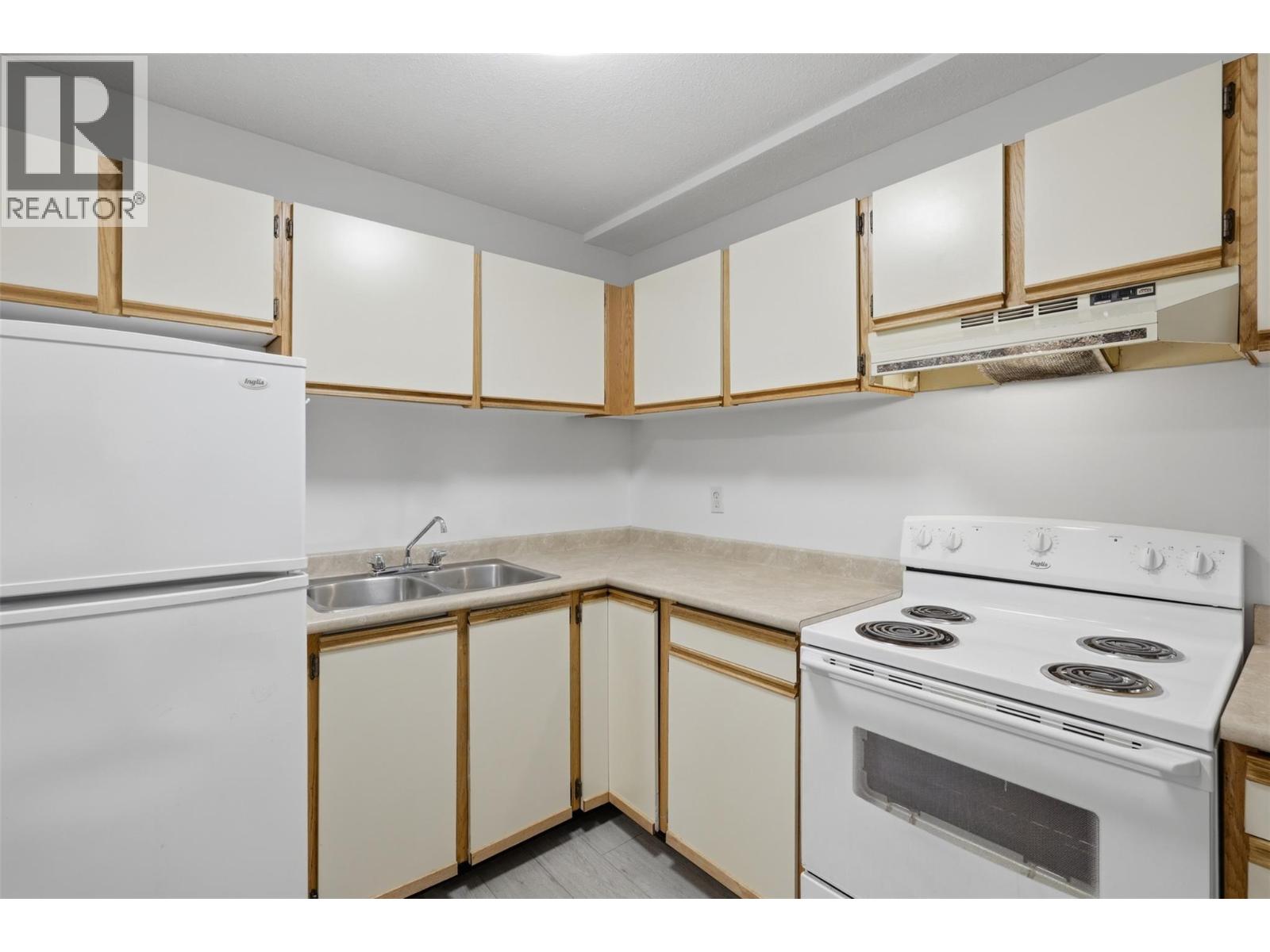 44 Whiteshield Crescent S Unit# 102 Property Photo 6
