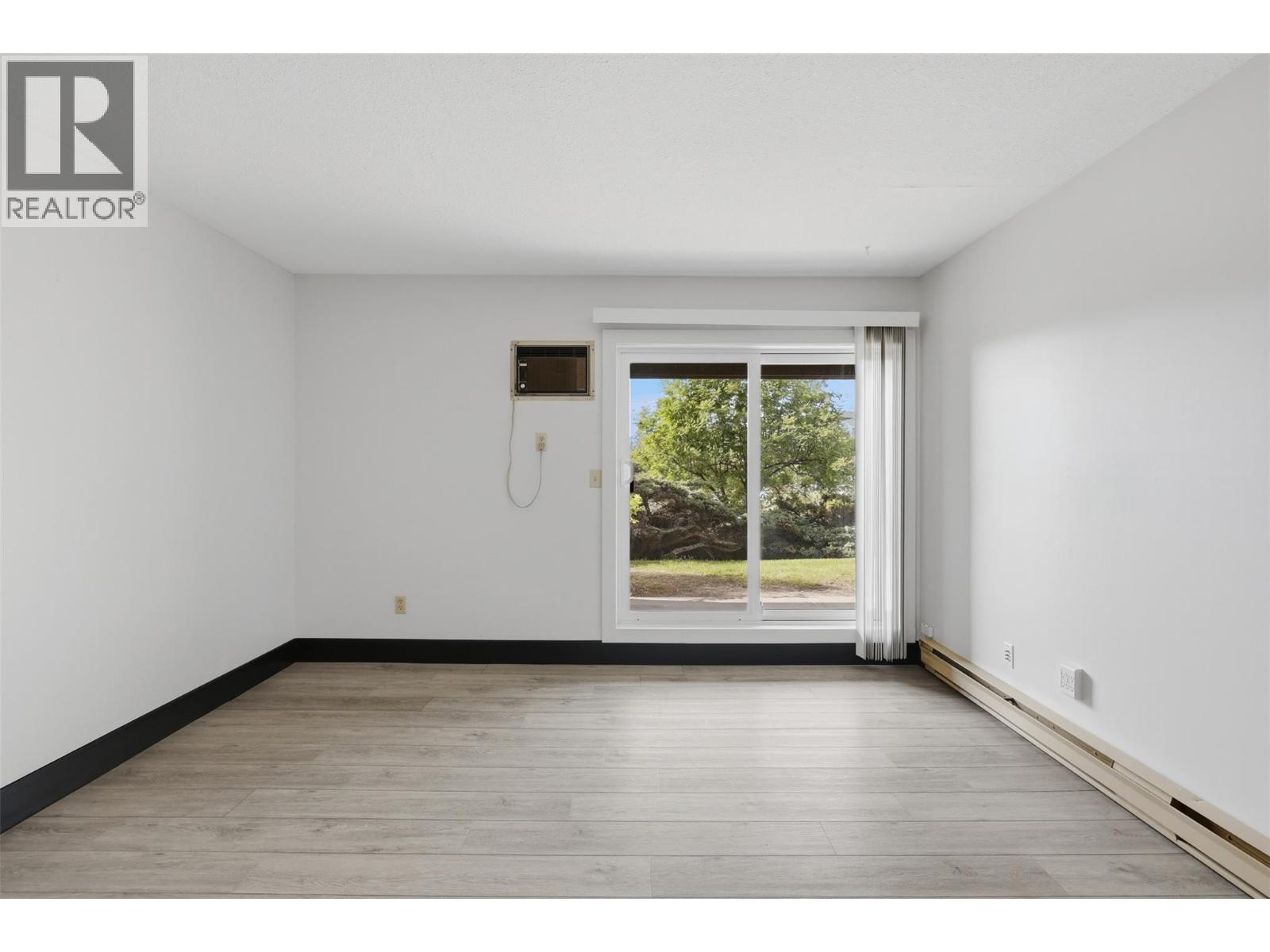44 Whiteshield Crescent S Unit# 102 Property Photo 10