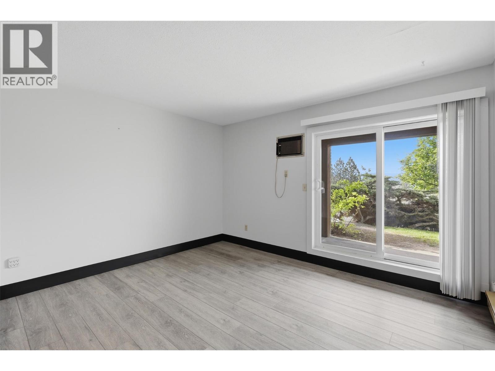 44 Whiteshield Crescent S Unit# 102 Property Photo 11