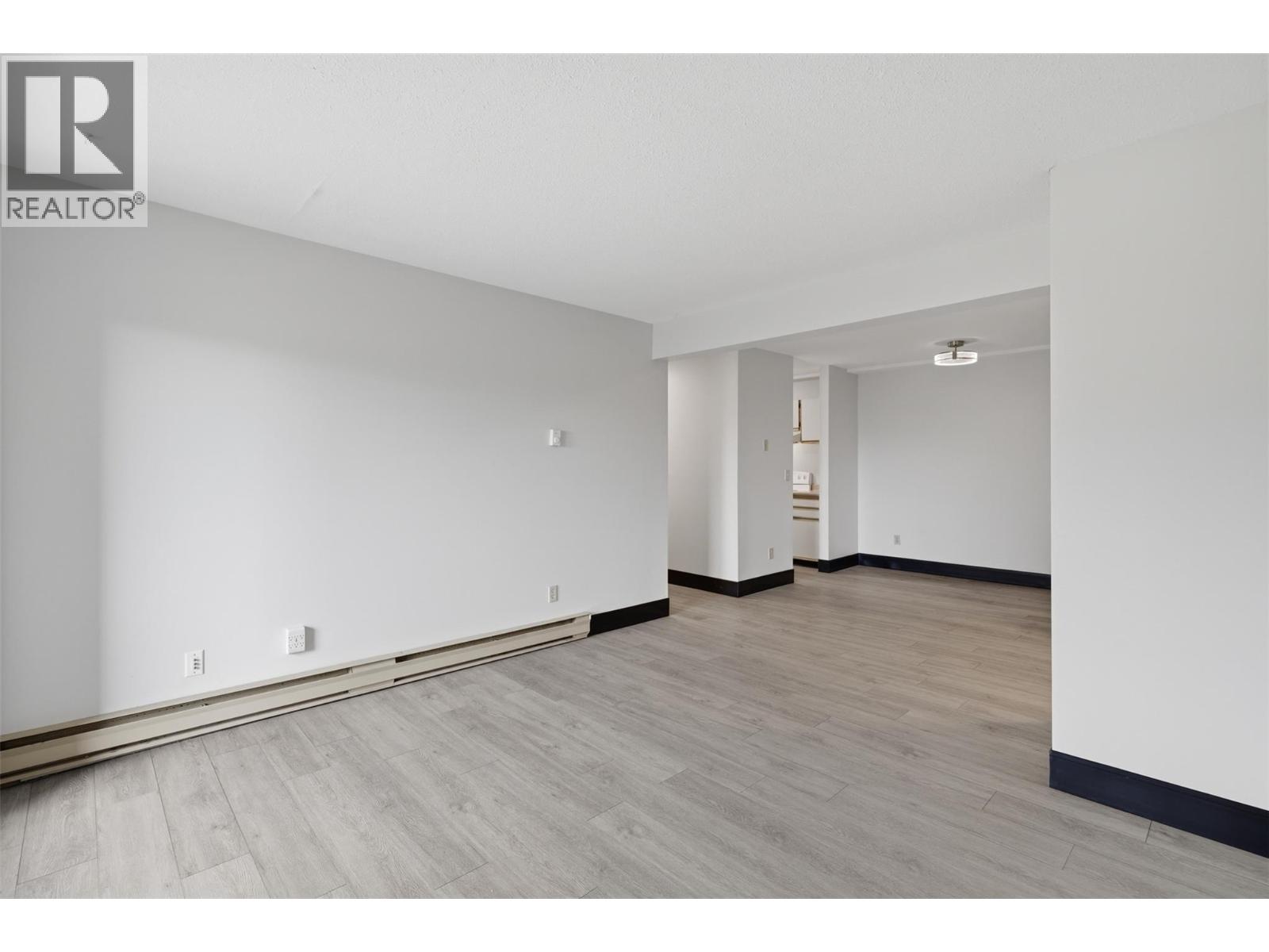 44 Whiteshield Crescent S Unit# 102 Property Photo 16