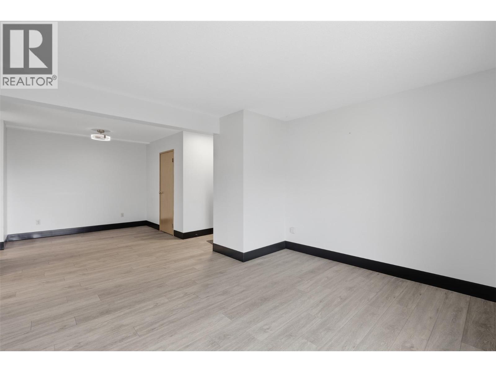 44 Whiteshield Crescent S Unit# 102 Property Photo 17
