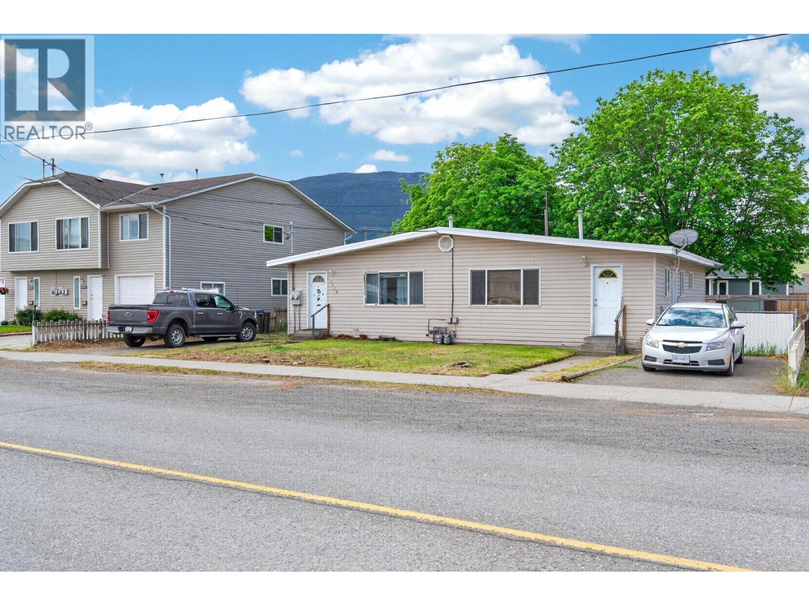 2638 Clapperton Avenue Property Photo 2