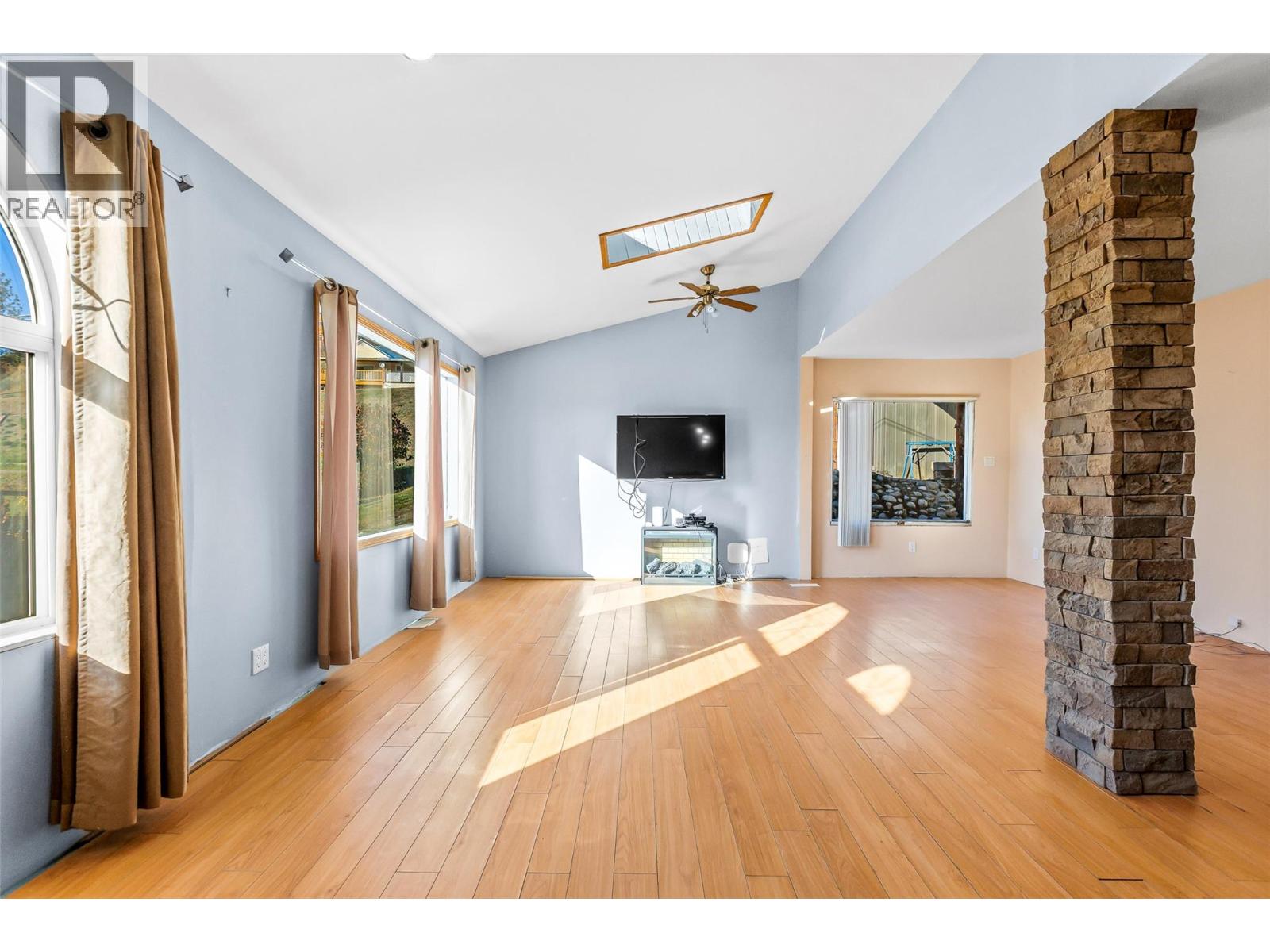 2409 Sunset Boulevard Property Photo 4
