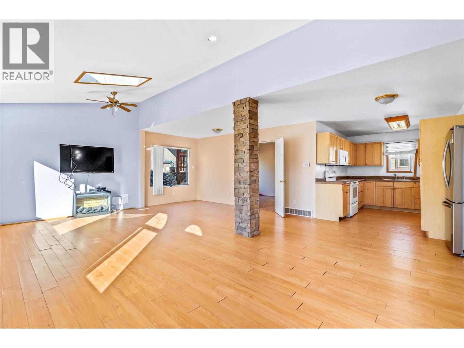 2409 Sunset Boulevard Property Photo 5