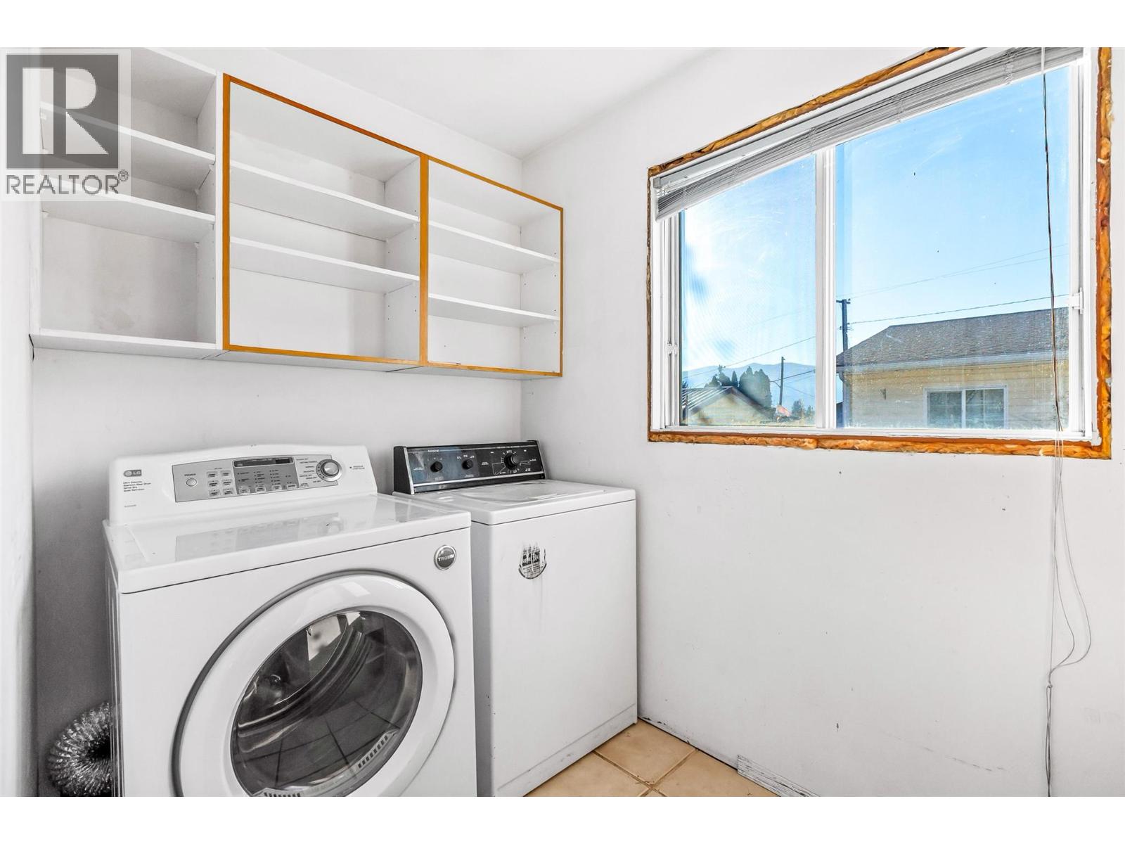 2409 Sunset Boulevard Property Photo 18