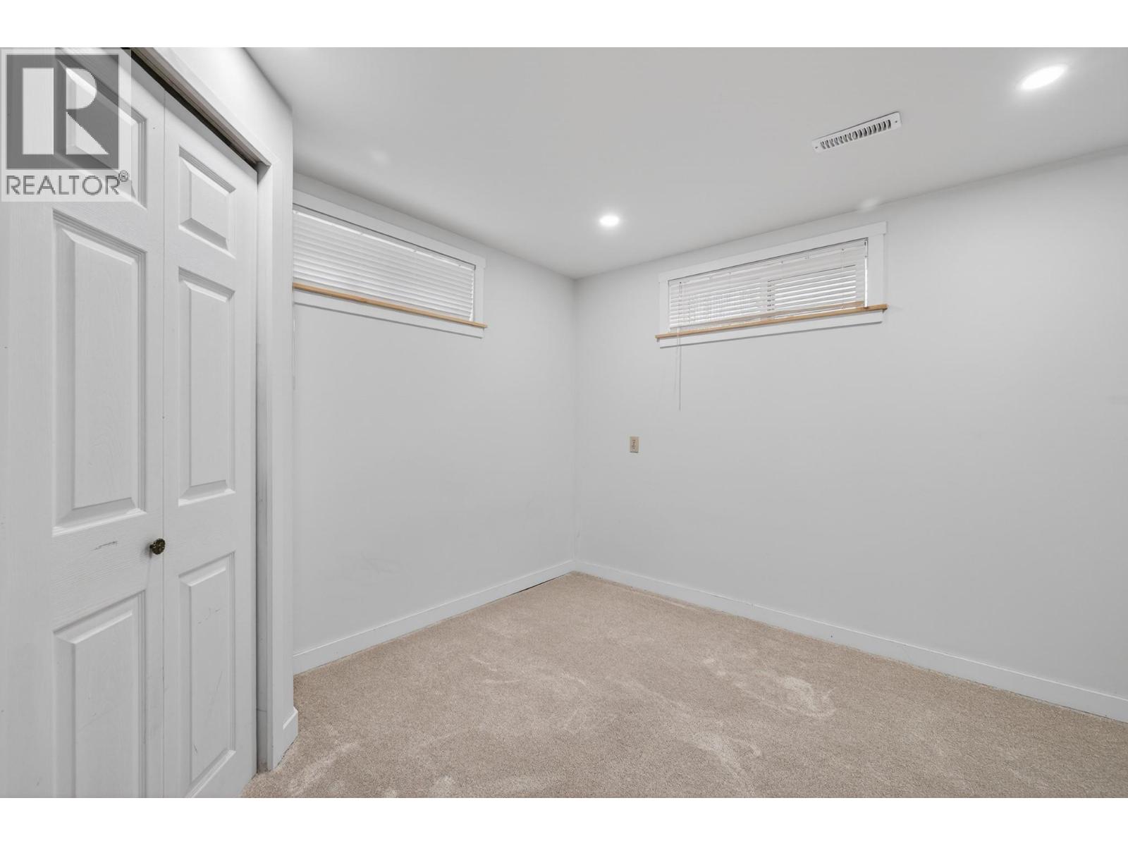 260 Miller Place Property Photo 25