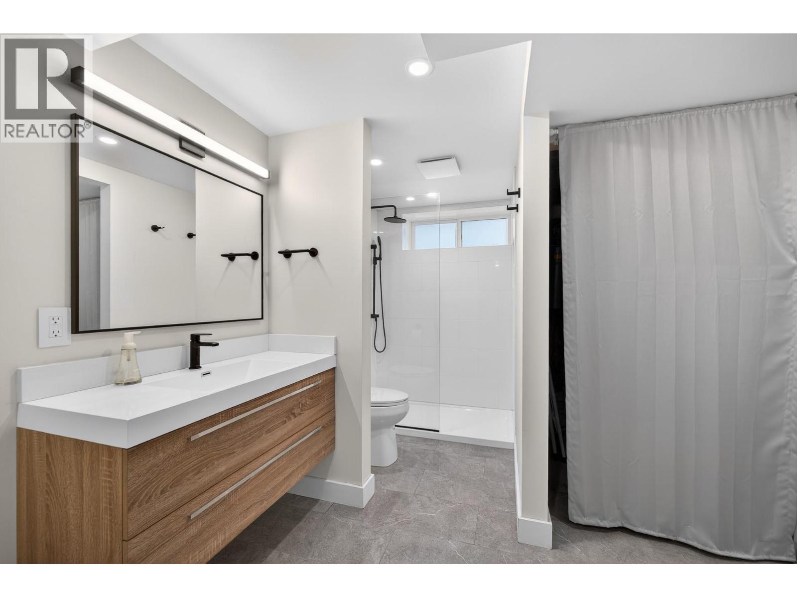260 Miller Place Property Photo 26