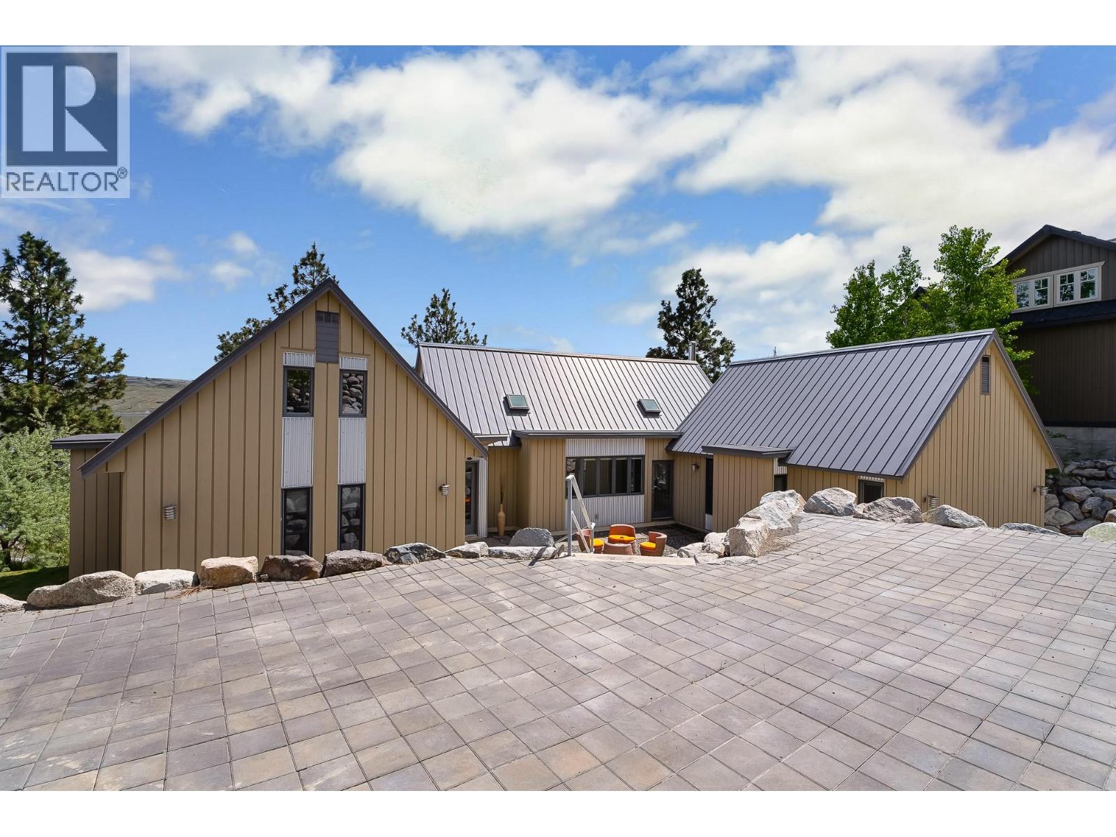 6588 Monck Park Road Property Photo 2