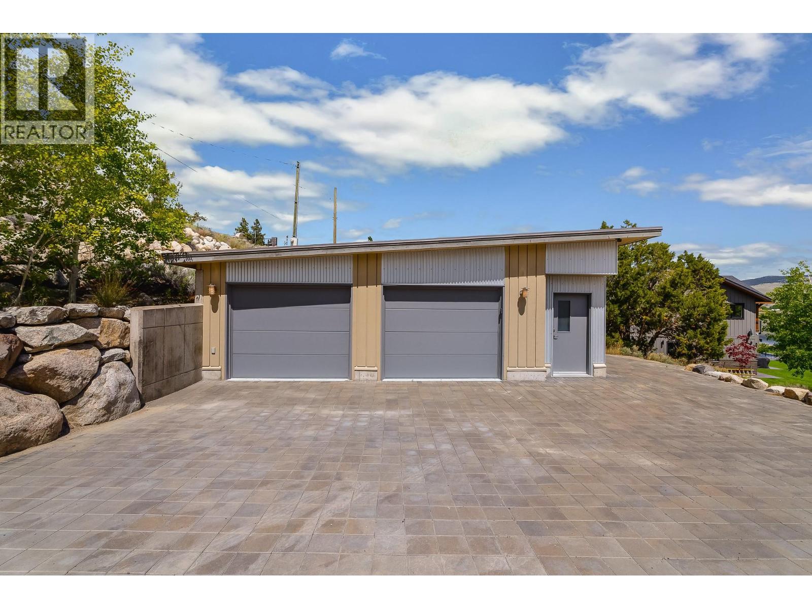 6588 Monck Park Road Property Photo 3