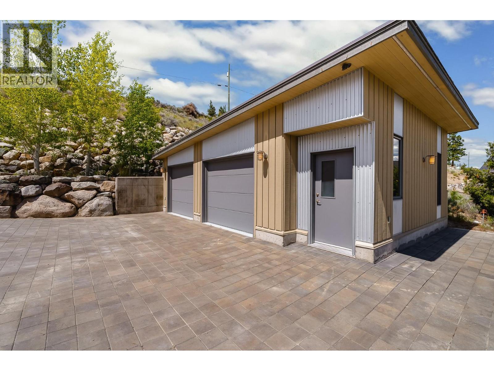 6588 Monck Park Road Property Photo 4
