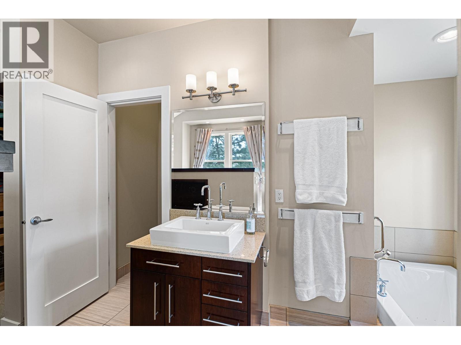 6588 Monck Park Road Property Photo 61