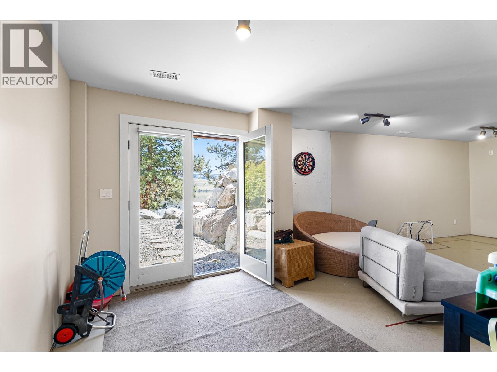 6588 Monck Park Road Property Photo 77