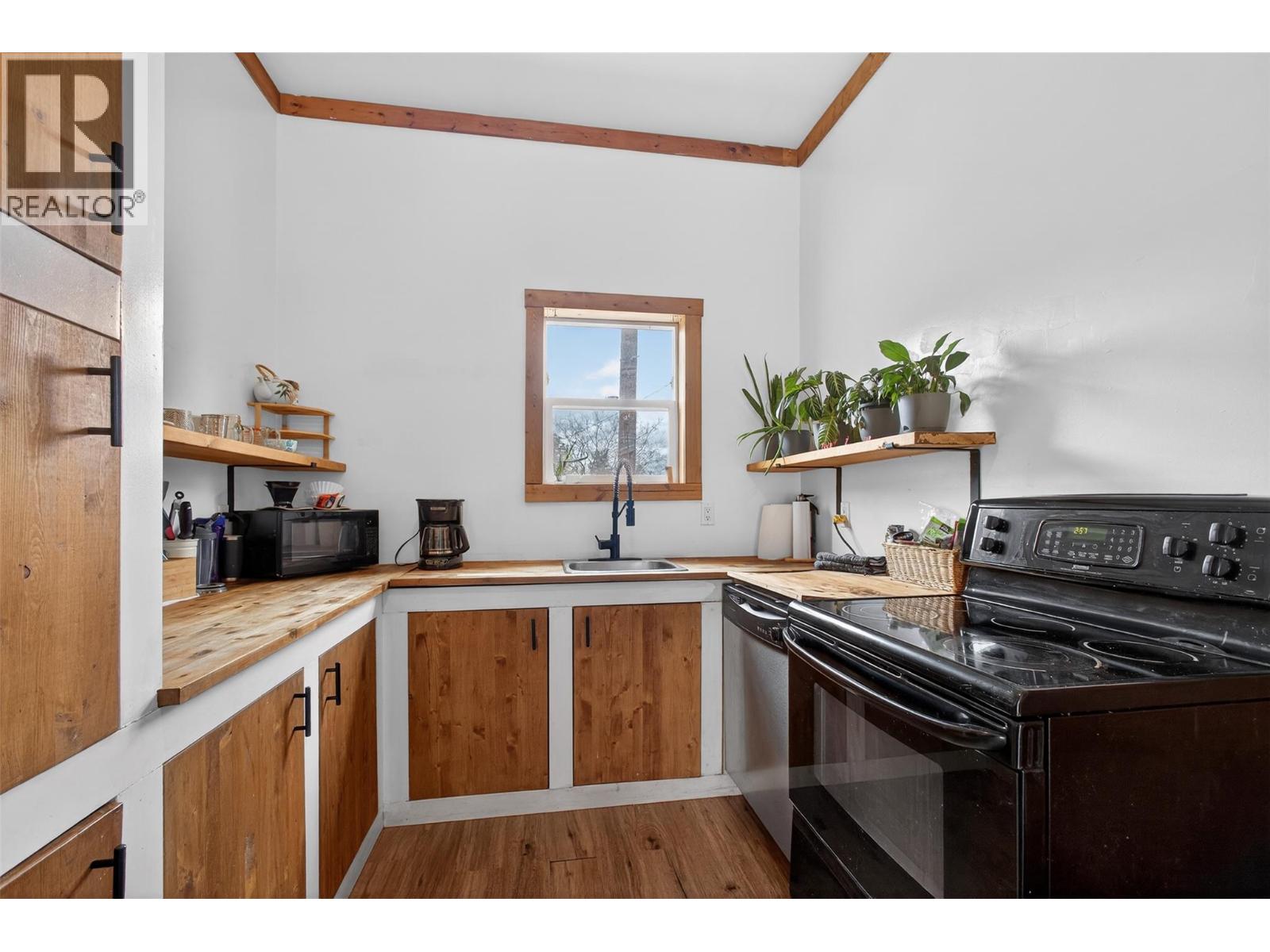 754 Wood Road Property Photo 8