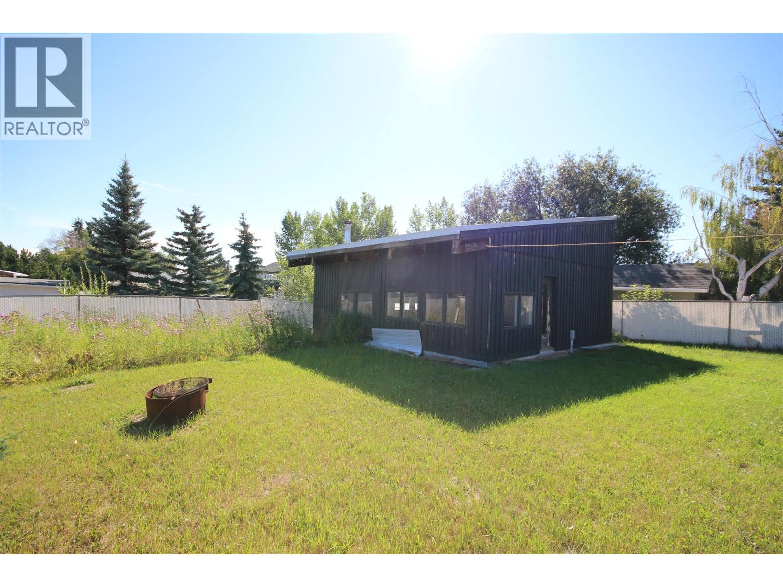 11304 17 Street Property Photo 2