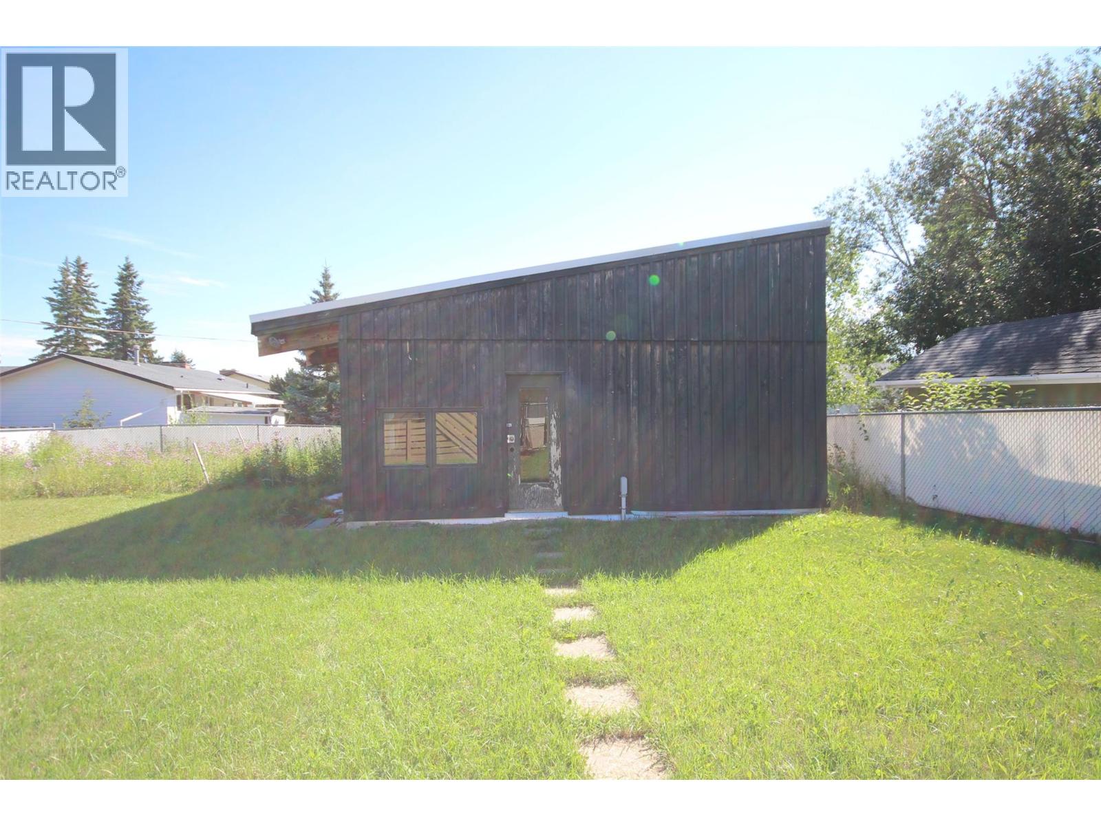 11304 17 Street Property Photo 4