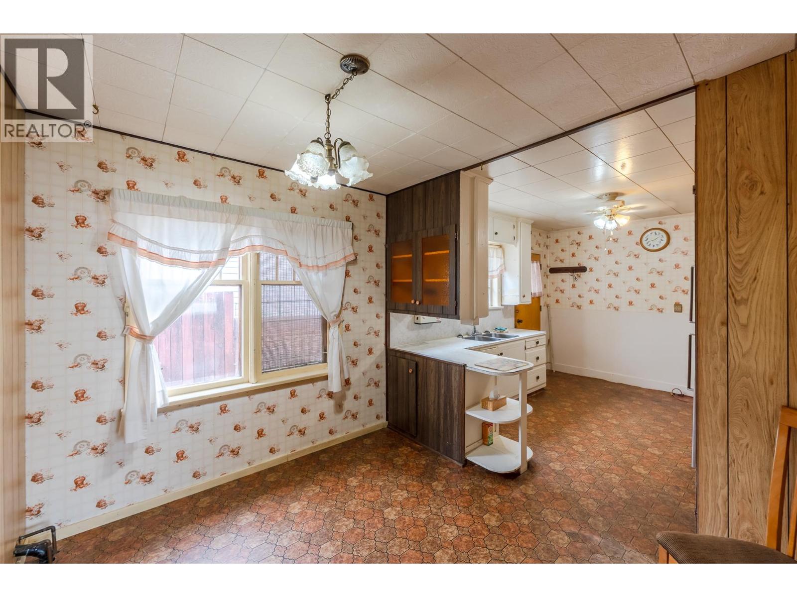 395 Edmonton Avenue Property Photo 4