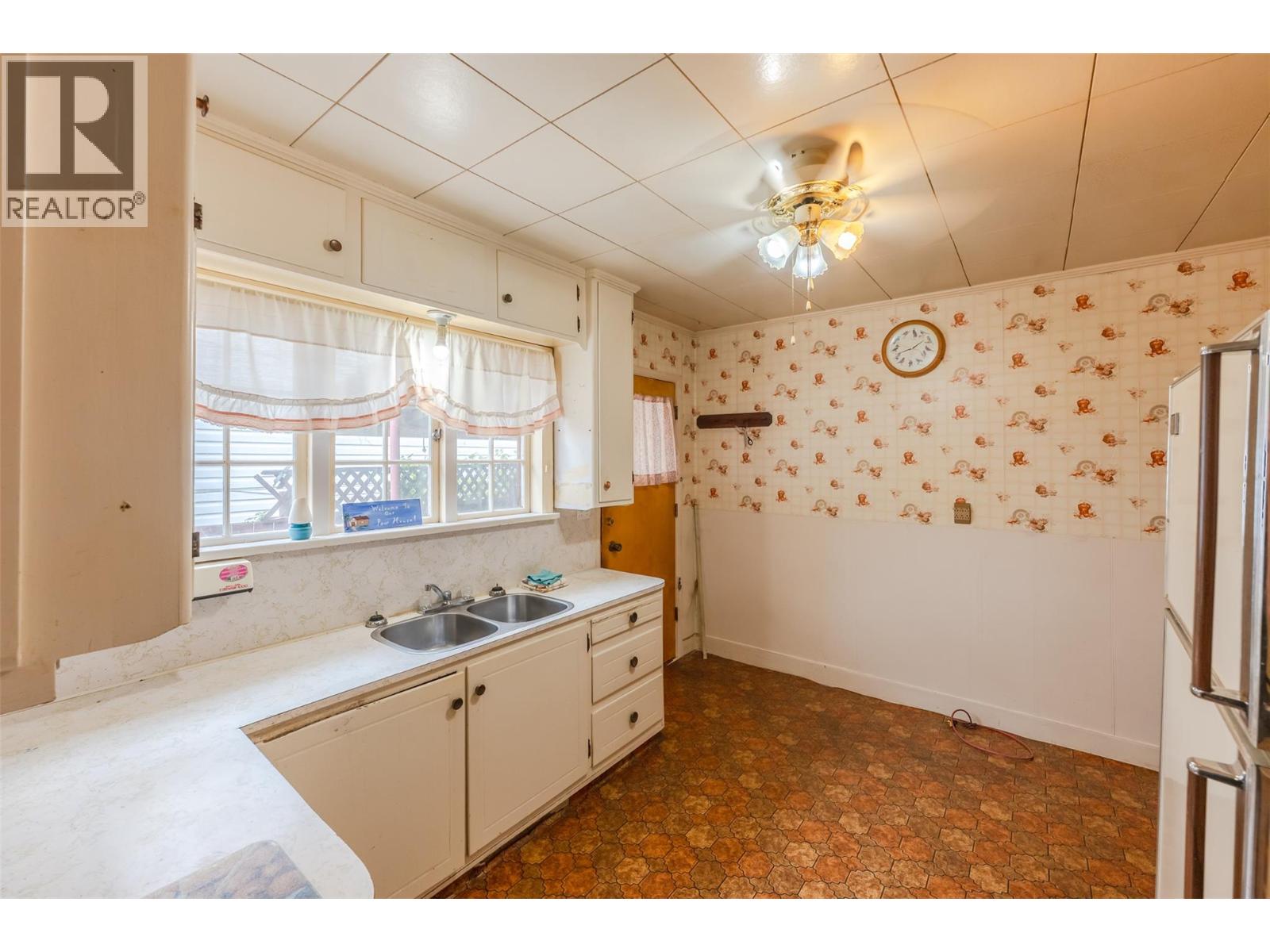 395 Edmonton Avenue Property Photo 6