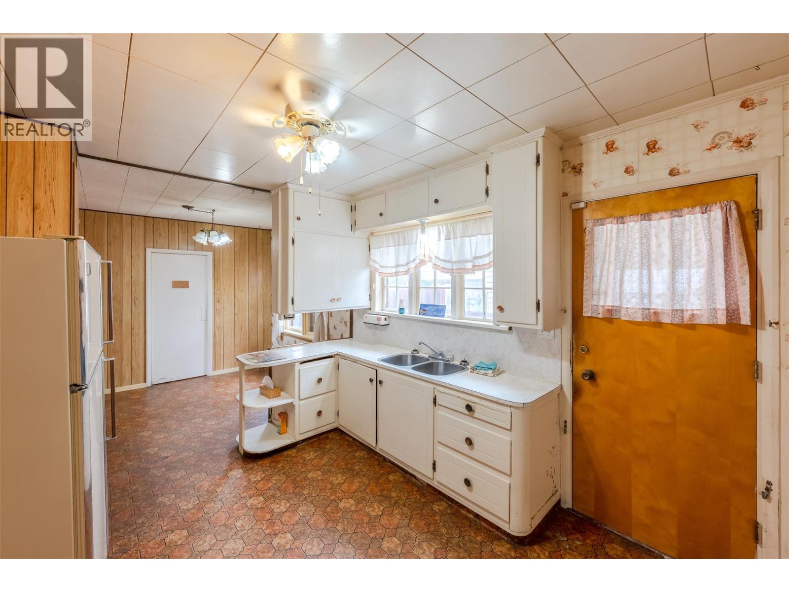 395 Edmonton Avenue Property Photo 8