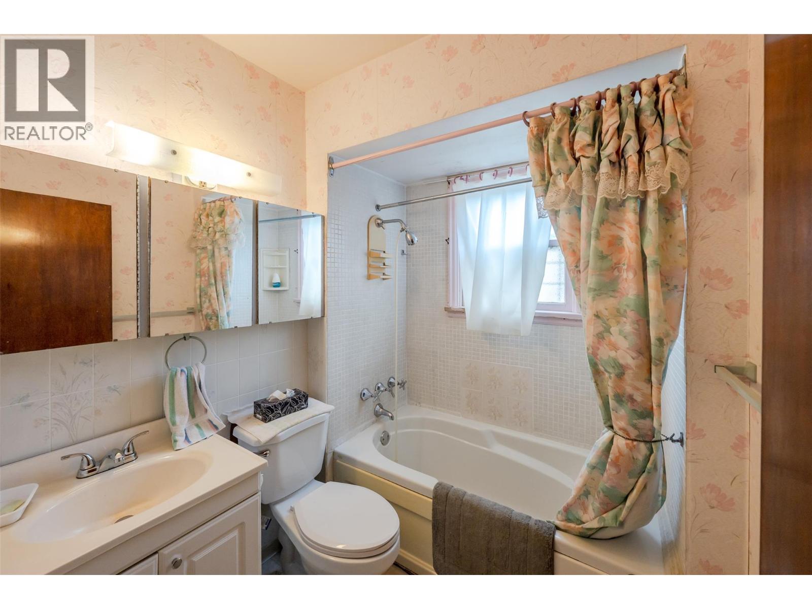 395 Edmonton Avenue Property Photo 12