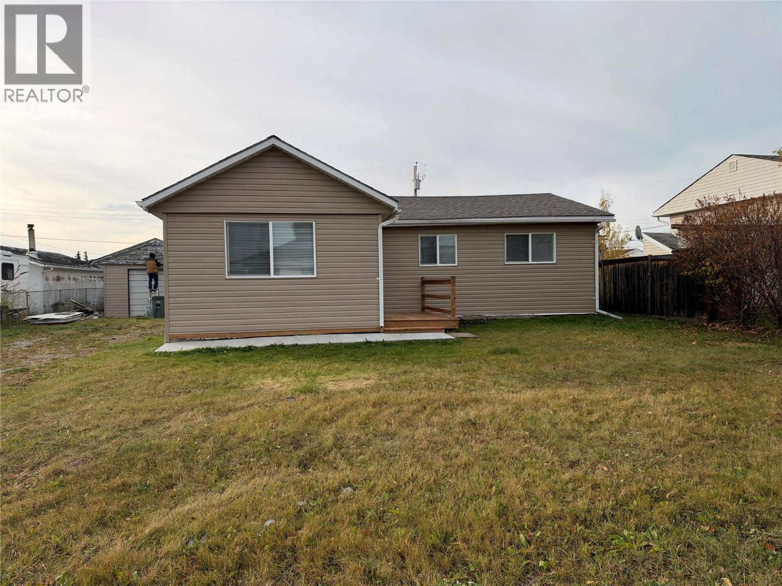 1217 114 Avenue Property Photo 2
