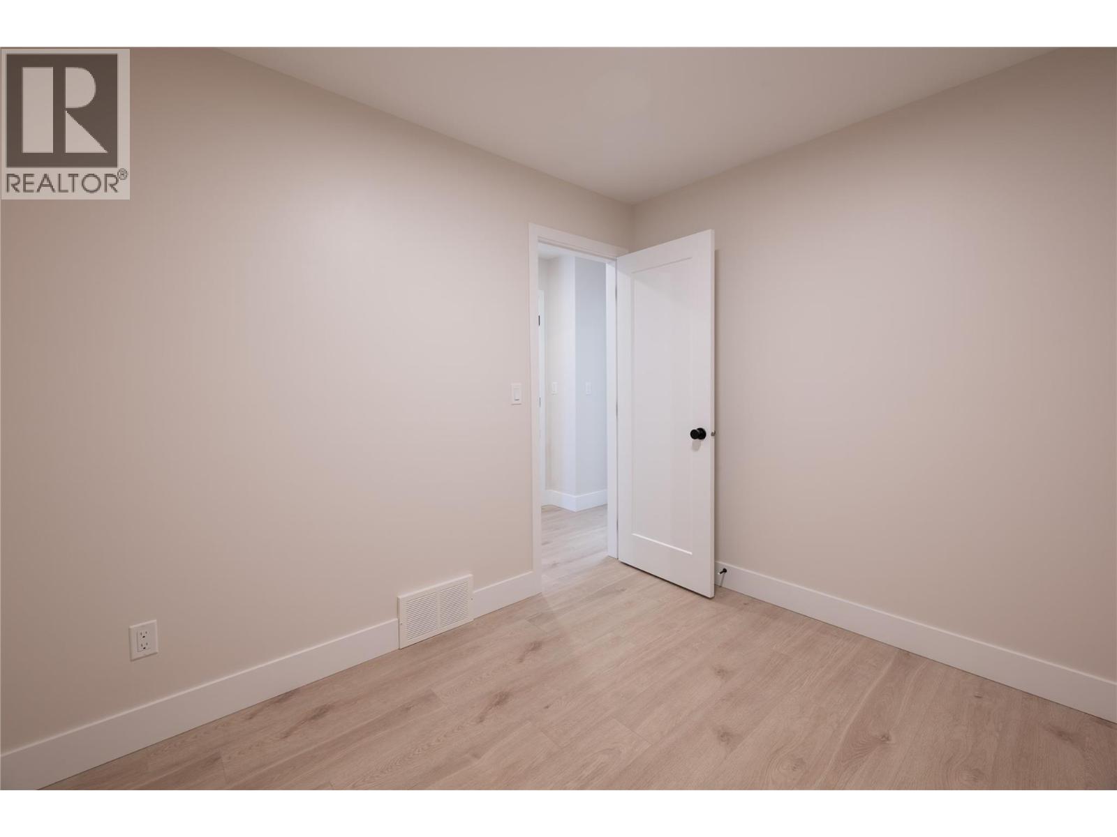 163 Chestnut Avenue Property Photo 4