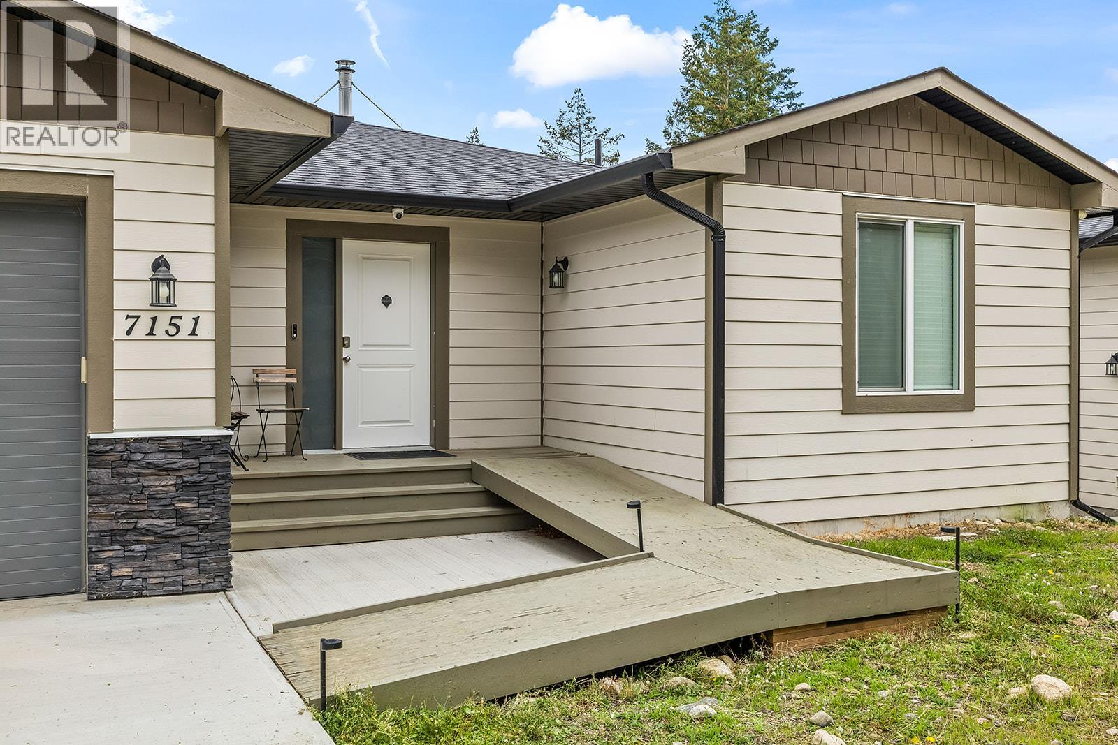 7151 Dunwaters Road Property Photo 2