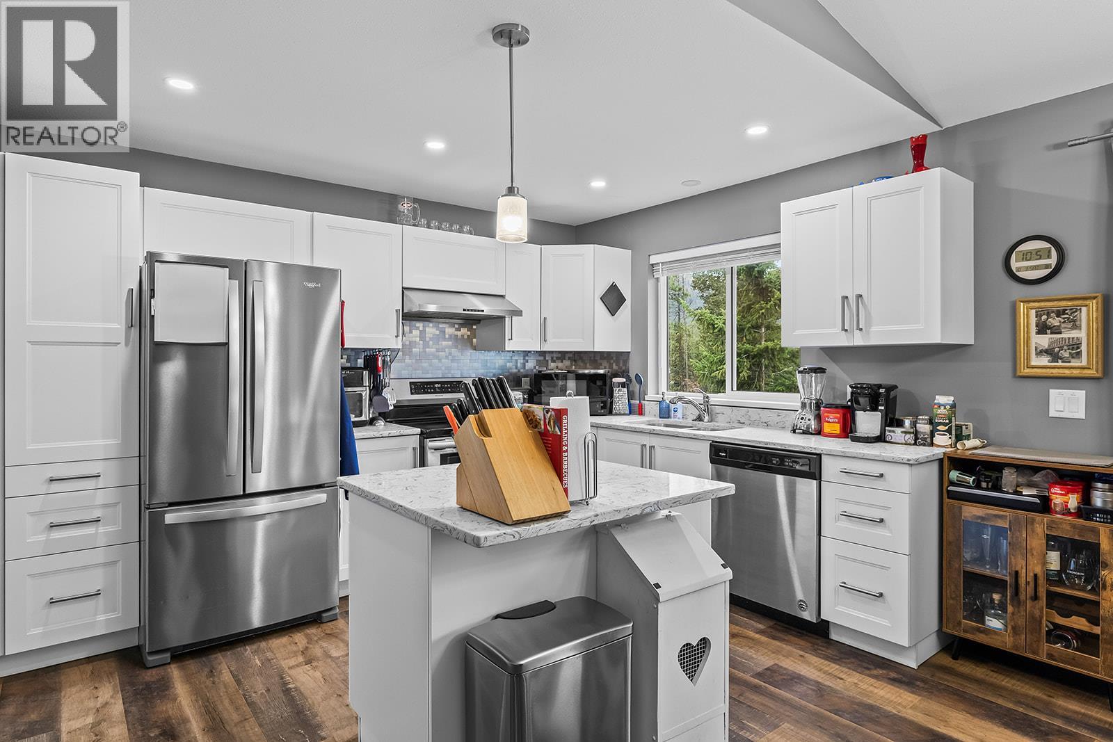 7151 Dunwaters Road Property Photo 10