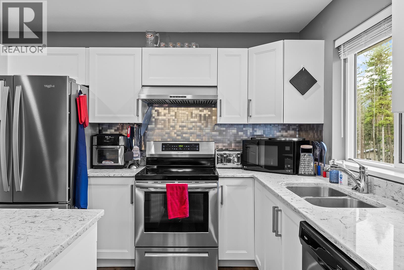 7151 Dunwaters Road Property Photo 11