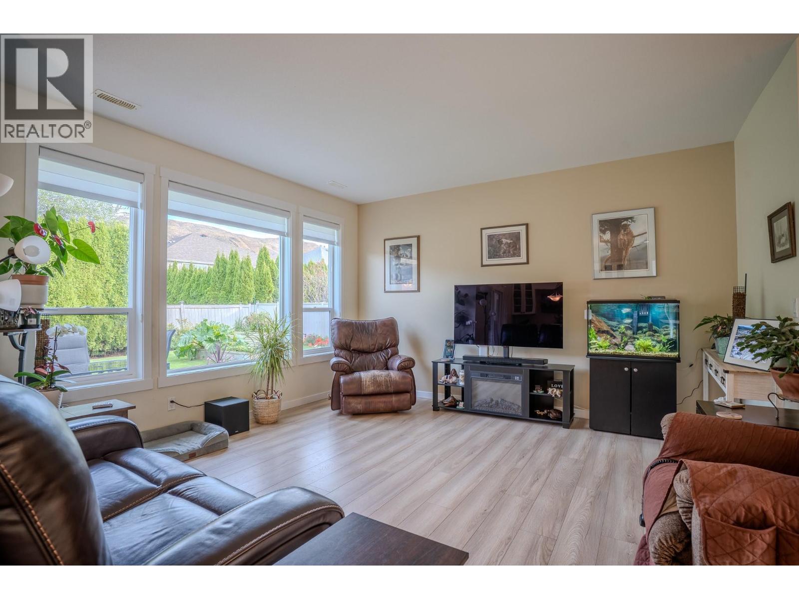 2620 Rosewood Avenue Property Photo 4