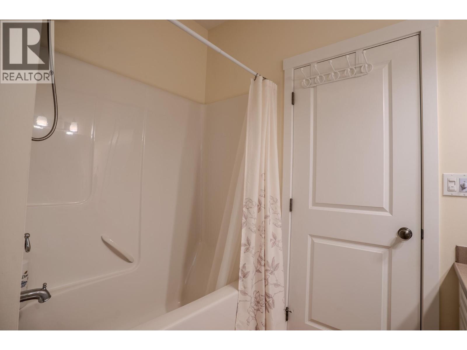 2620 Rosewood Avenue Property Photo 21