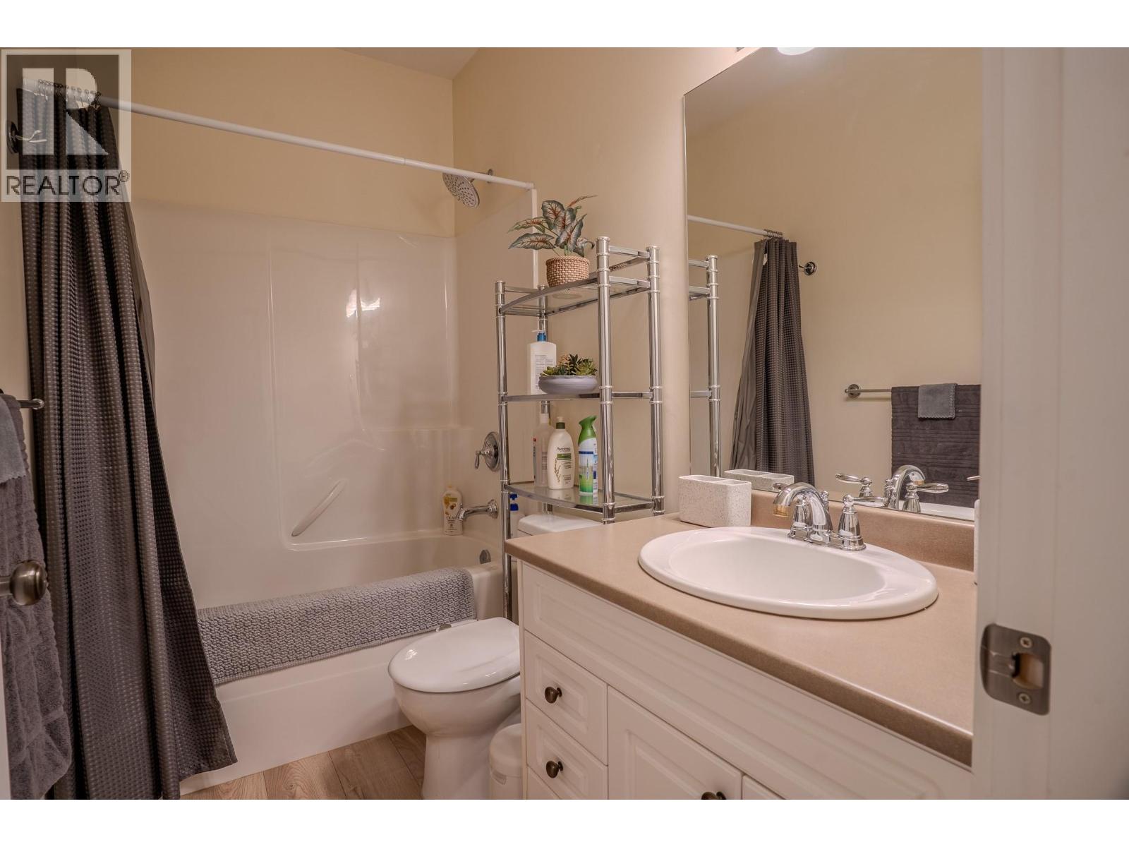 2620 Rosewood Avenue Property Photo 24