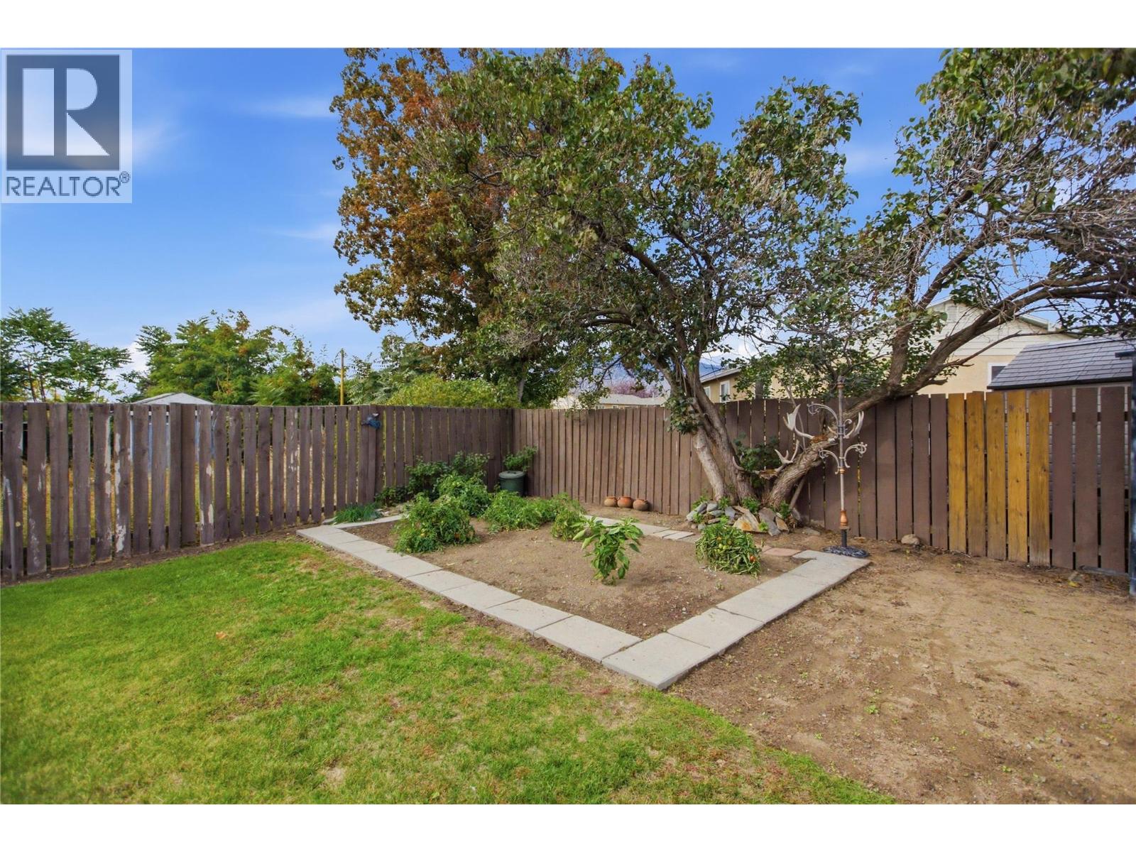 2624 Joyce Avenue Property Photo 8