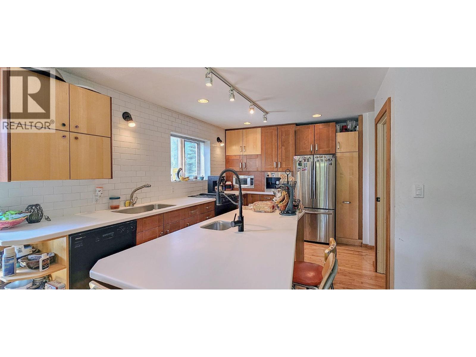 3560 Island Pond Road Property Photo 5