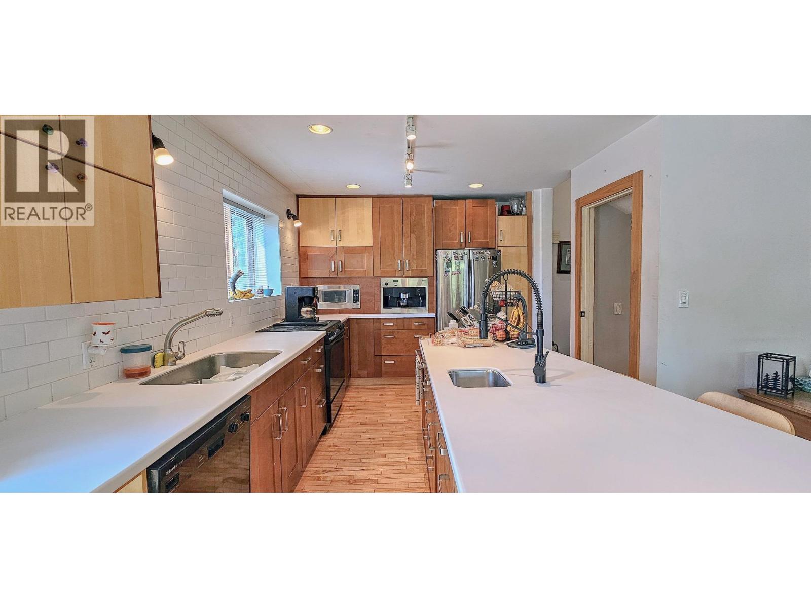 3560 Island Pond Road Property Photo 6