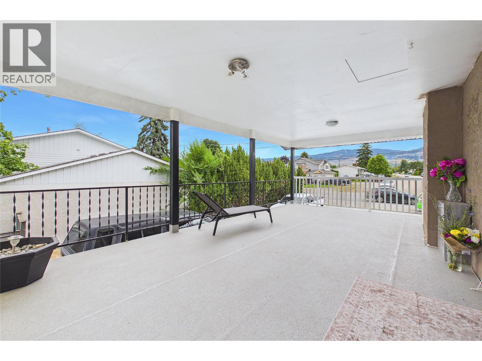 610 Ziprick Road Property Photo 20
