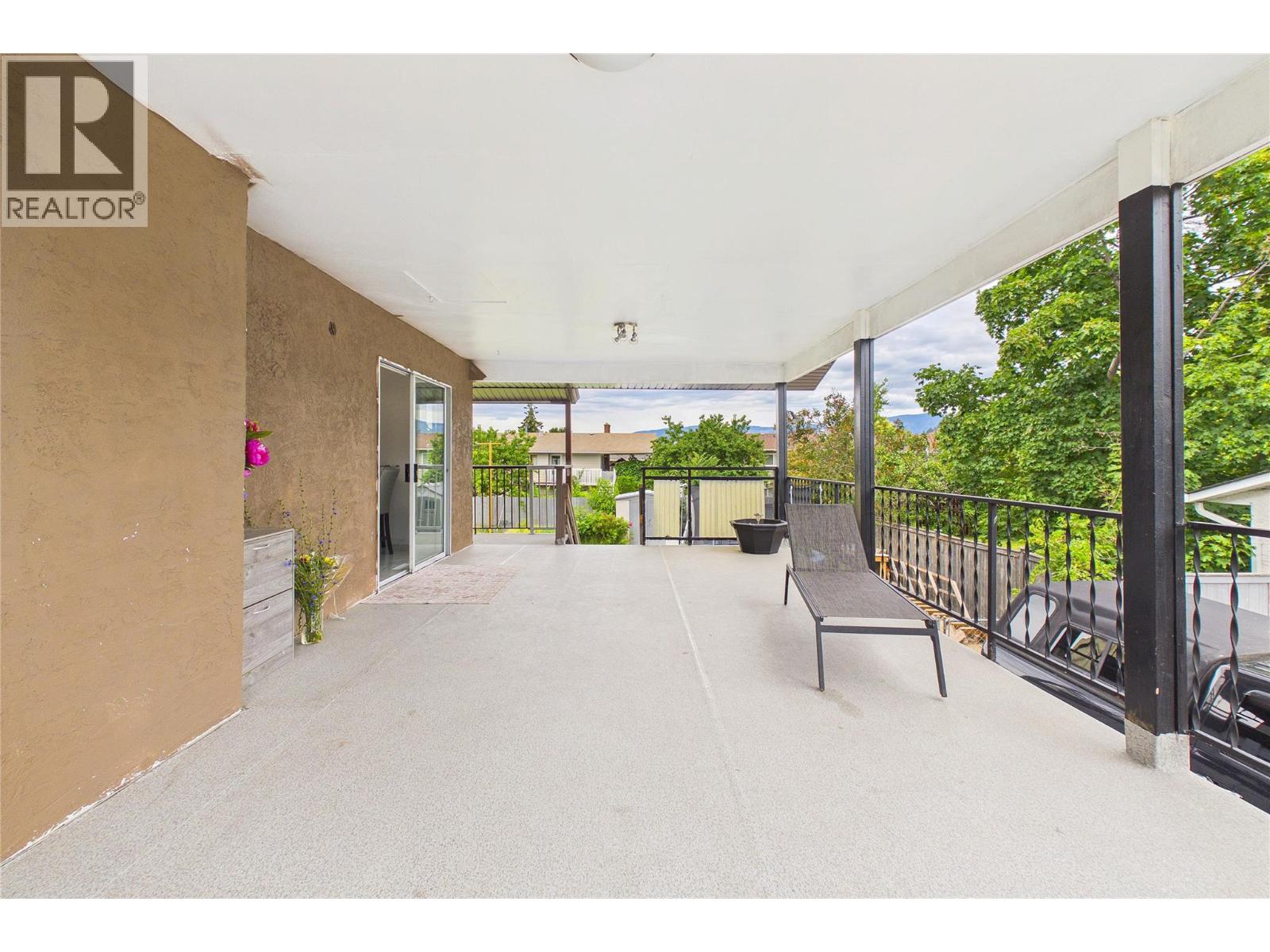 610 Ziprick Road Property Photo 22