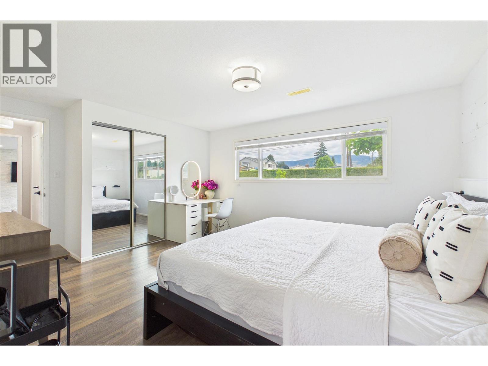 610 Ziprick Road Property Photo 33