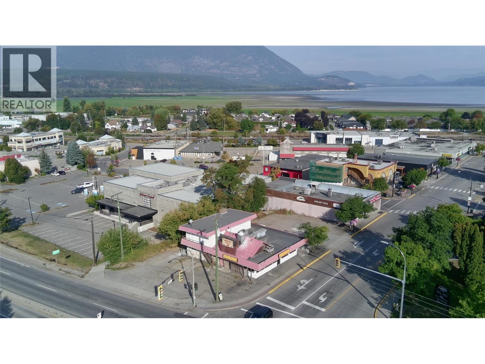 21 & 61 Shuswap Street Nw Property Photo 2