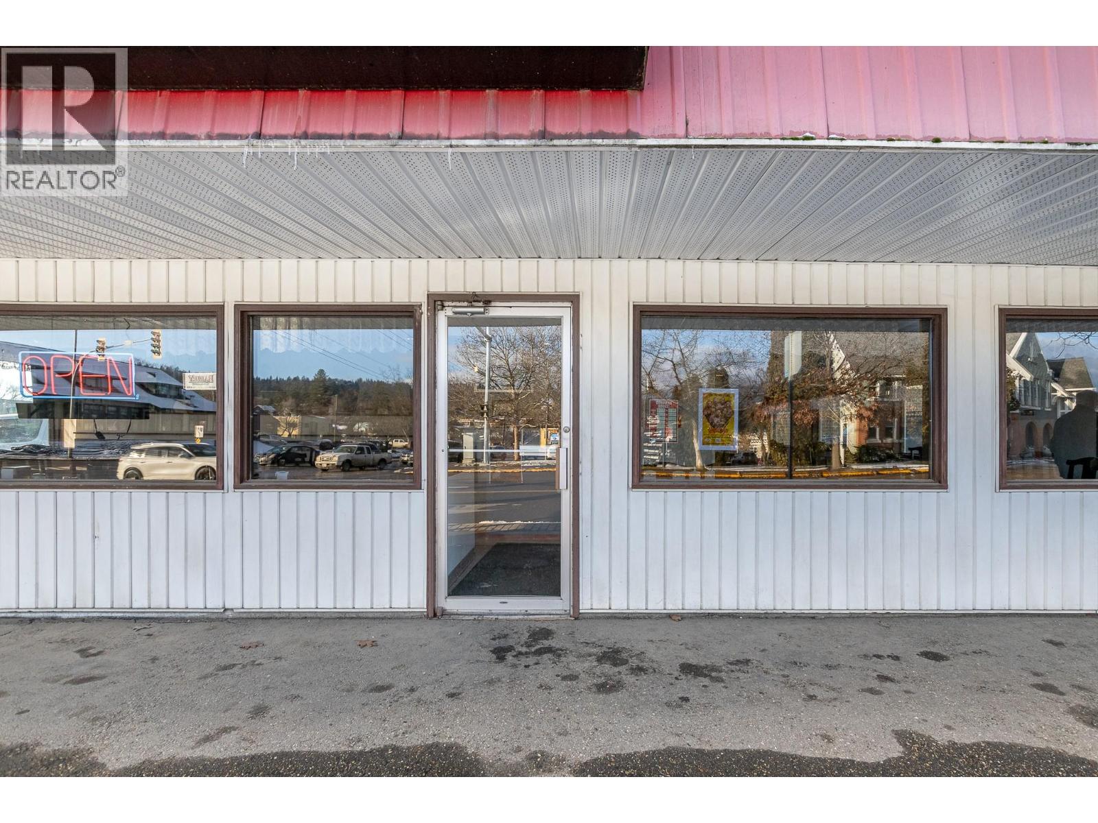 21 & 61 Shuswap Street Nw Property Photo 5
