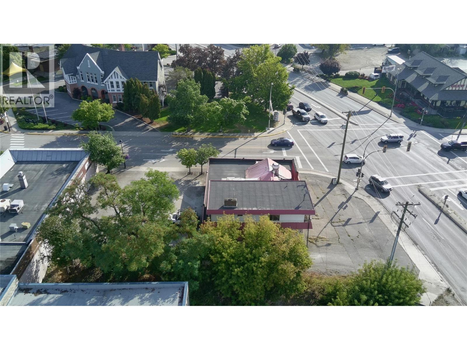 21 & 61 Shuswap Street Nw Property Photo 18