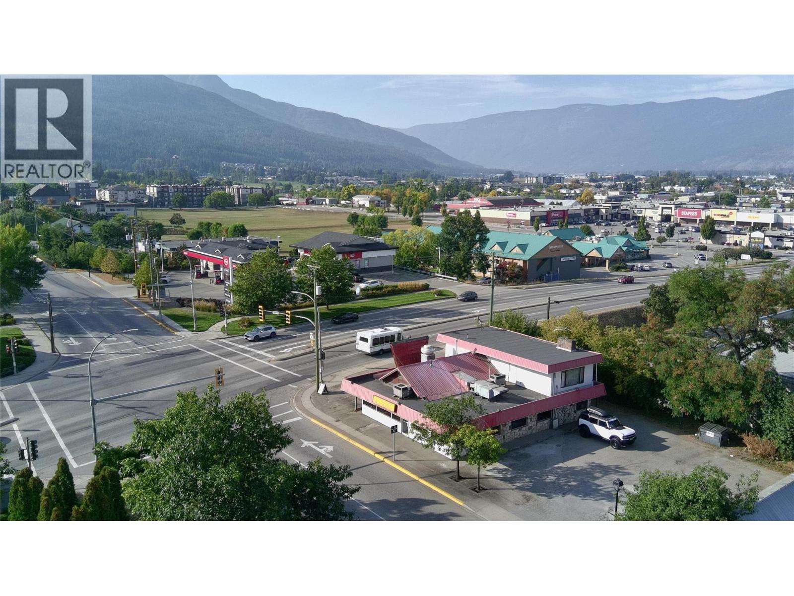 21 & 61 Shuswap Street Nw Property Photo 1
