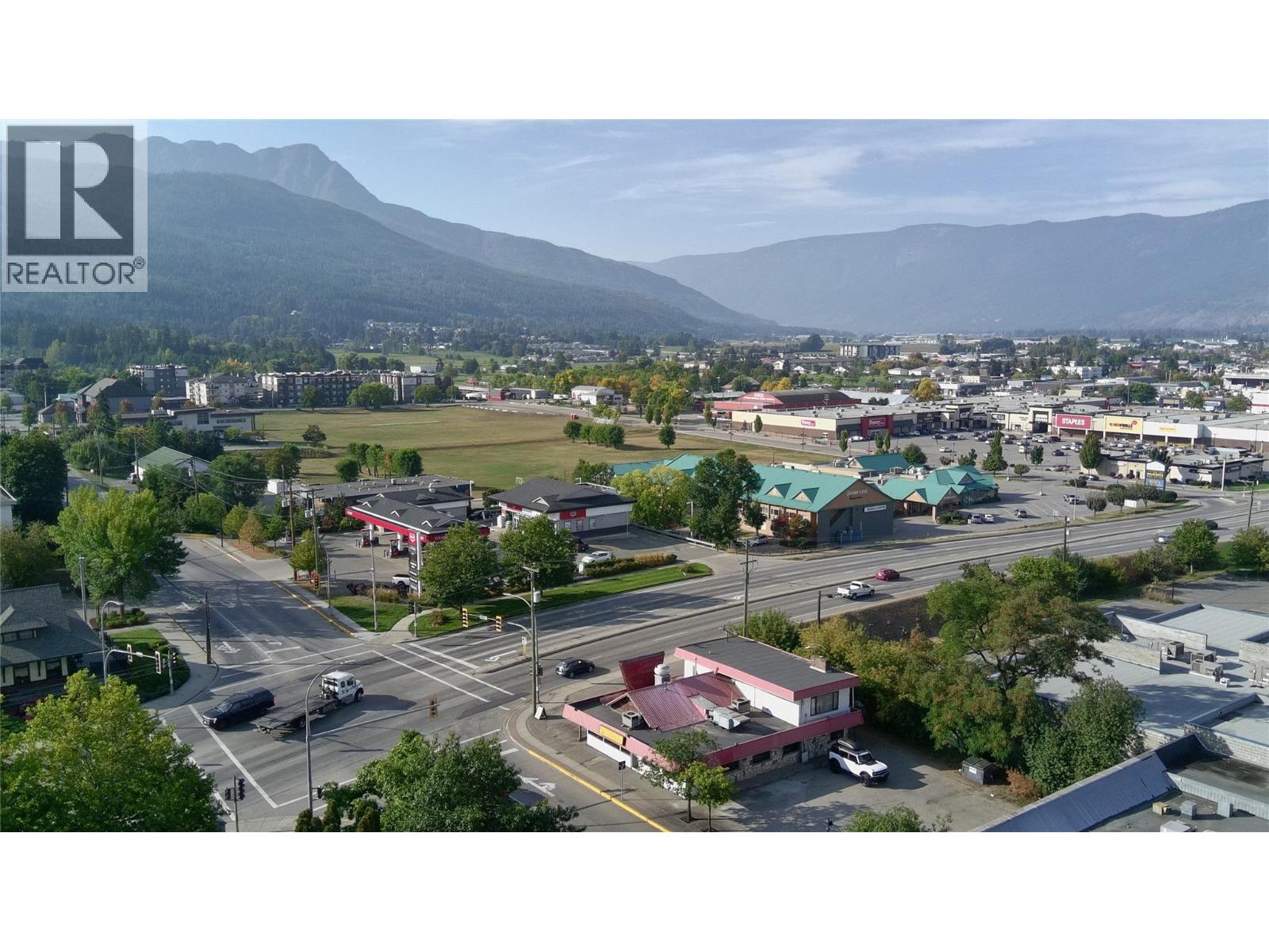 21 & 61 Shuswap Street Nw Property Photo 4