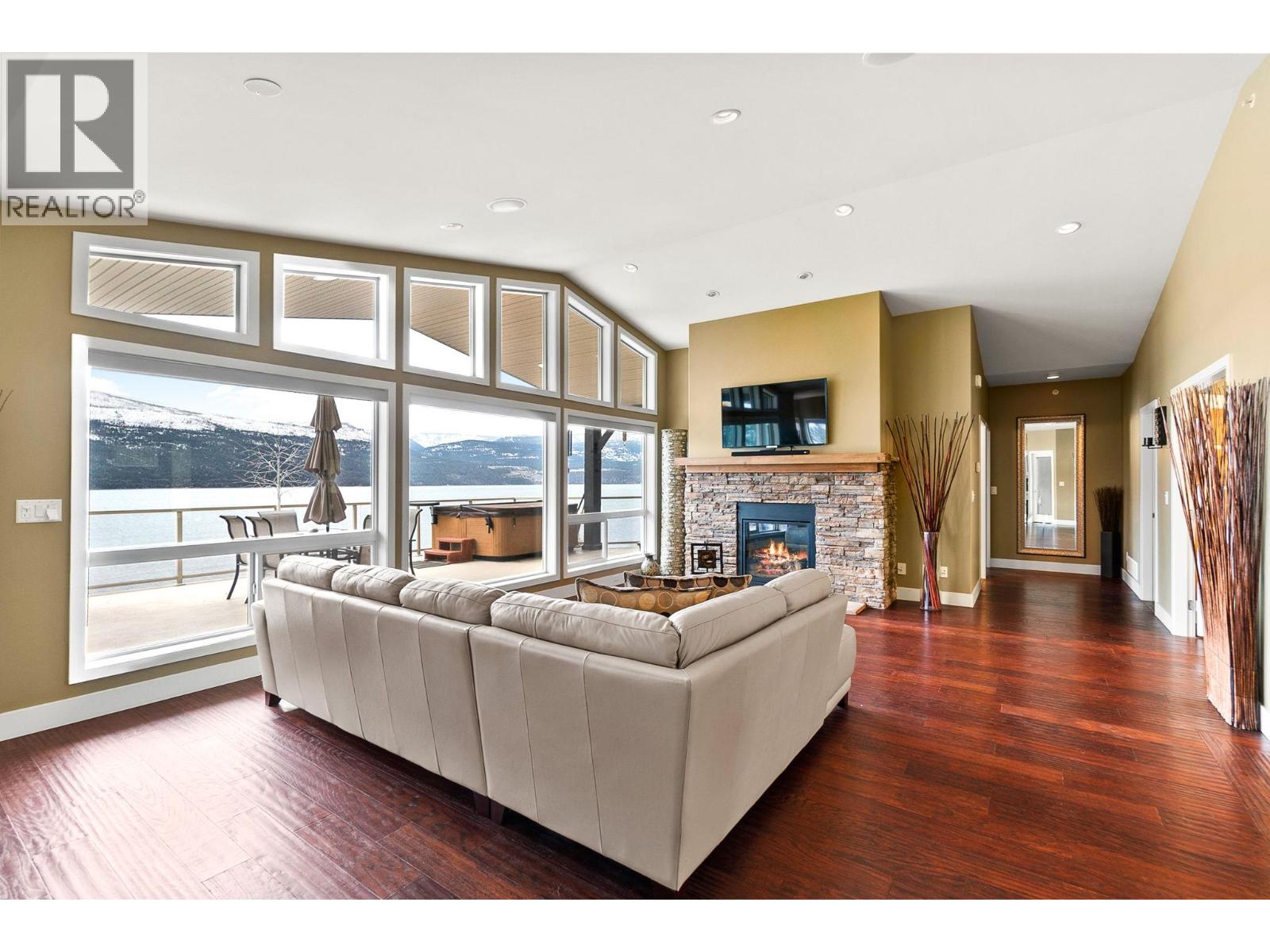 13938 Moberly Road Property Photo 11