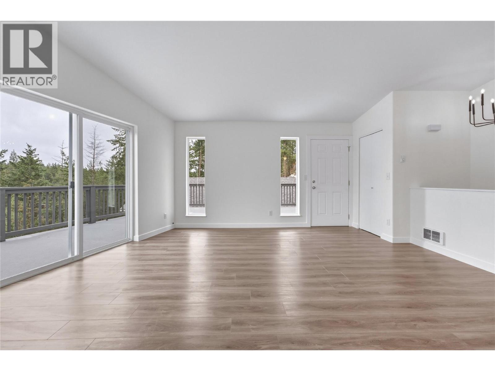 10824 Westshore Road Property Photo 3