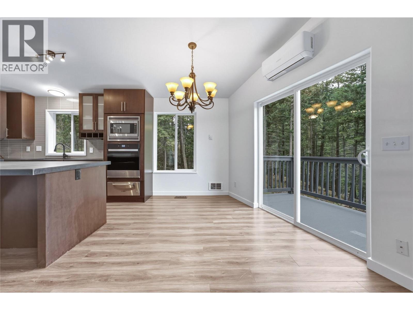 10824 Westshore Road Property Photo 4